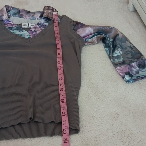 Once 1 Again~Vintage 90's Gray V-neck Sweater Floral Silky Shirt - Picture 3 of 10